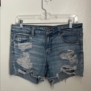 American Eagle Light Wash Denim Women's Next Level Stretch Shorts Mid Rise